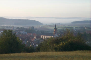 Urspringen im Nebelmorgen